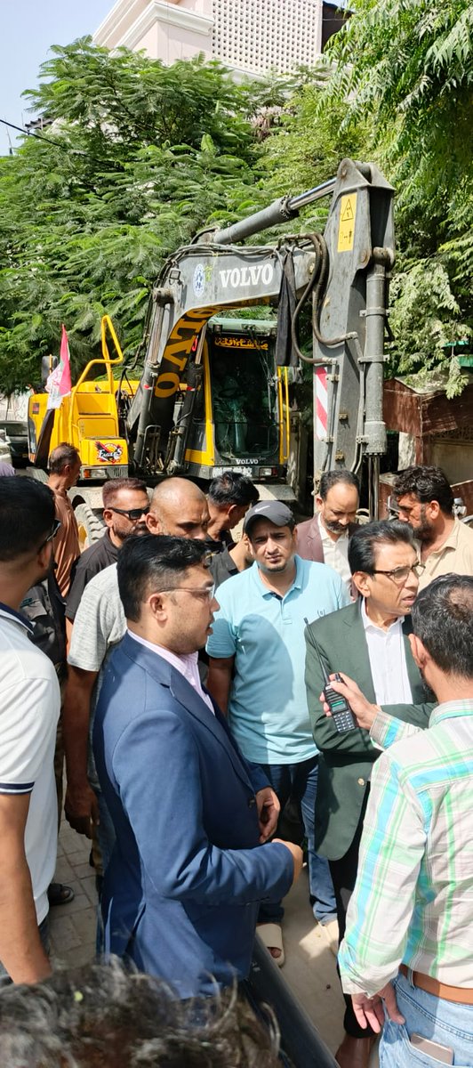 MQMPKOfficial's tweet image. چیئرمین متحدہ قومی موومنٹ پاکستان و وفاقی وزیرِ تعلیم ڈاکٹر خالد مقبول صدیقی نے فیڈرل بی ایریا ٹاؤن یوسی 5-B عزیزآباد میں اپنے فنڈز سے جاری ترقیاتی کاموں کا نومنتخب فیڈرل بی ایریا ٹاؤن کمیٹی کے ہمراہ تفصیلی جائزہ لیا۔
#MQMPakistan #ChairmanMQM @allaboutmqm