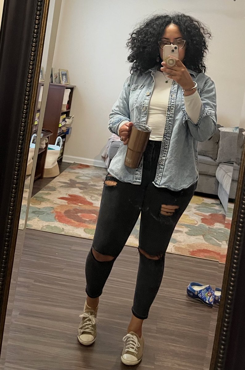 __Living__Well's tweet image. Football Saturdays #MillennialMomUniform