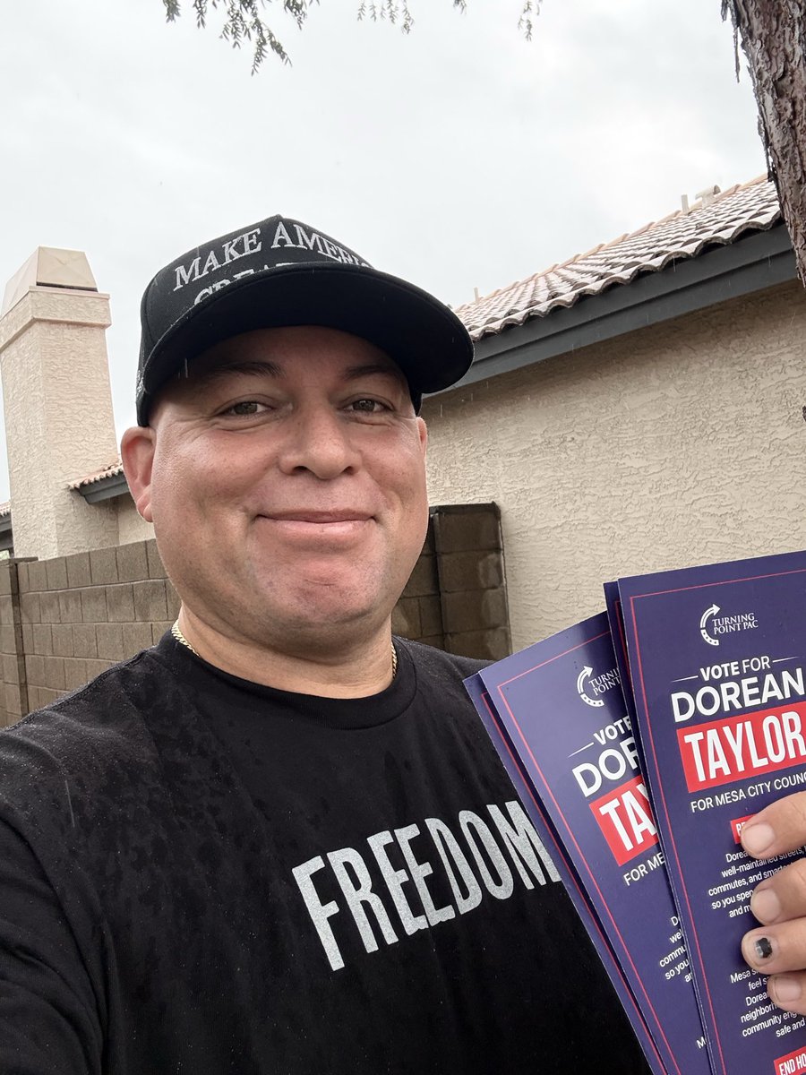 SupMarioBro's tweet image. Rain or shine, everything’s fine! 

@TPAction_ out full force in Mesa to recall Spilsbury and help voters elect @taylorformesa 🇺🇸
