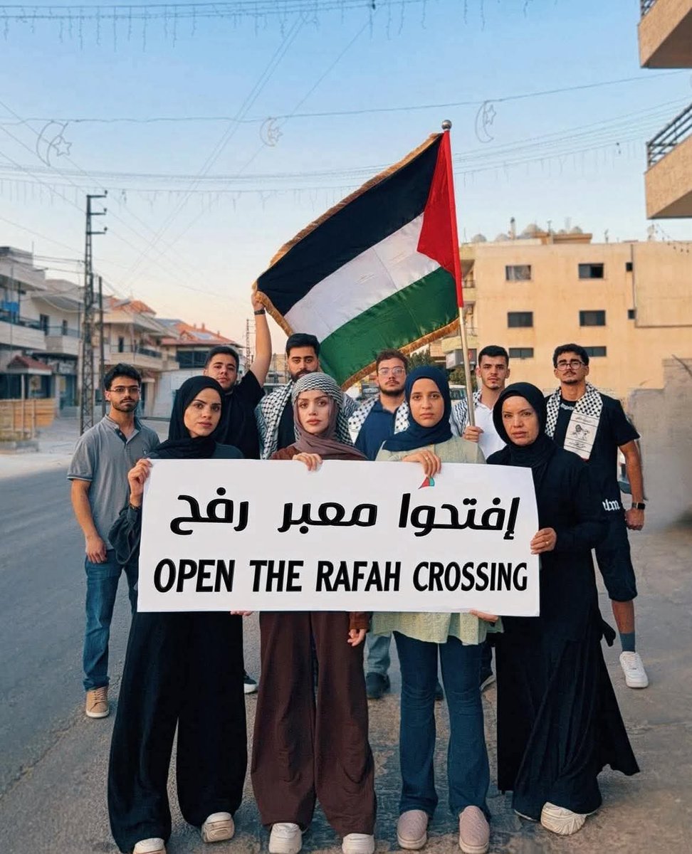 L1JmG9xosh7fgo1's tweet image. نداء ل إخواتنا في الجزائر وتونس والمغرب واتباع الغرياني في طرابلس الليبية والمعرصيين يلي في أوربا 
معبر رفح أتفتح يا تيوس .
مساعداتكم علشان ندخلها لو سمتحم المعبر مفتوح 
ننتظر  التريلات والشاحنات يا شراميط