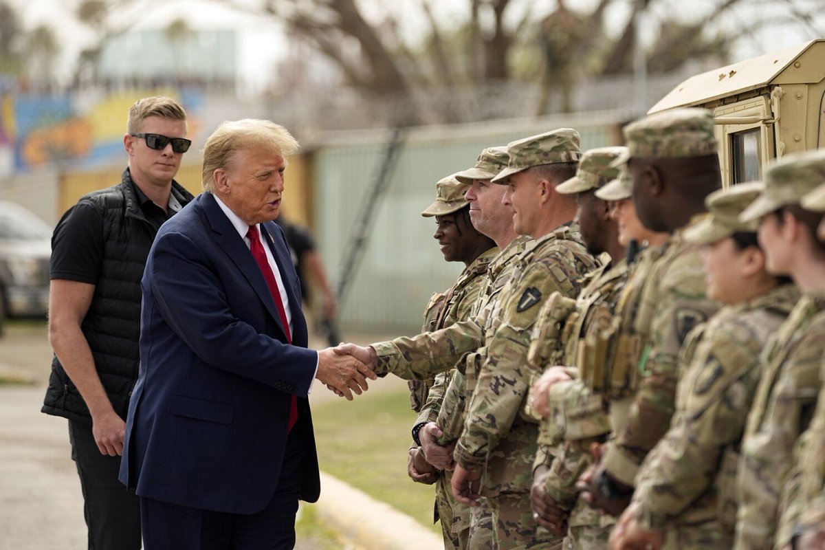 EricLDaugh's tweet image. 🚨 BREAKING: President Trump orders the PAYMENT OF TROOPS - they will NOT miss their checks despite Democrats&apos; and Chuck Schumer&apos;s shutdown.

47 CARES.

&quot;I am using my authority, as Commander in Chief, to direct our Secretary of War, Pete Hegseth, to use all available funds to…