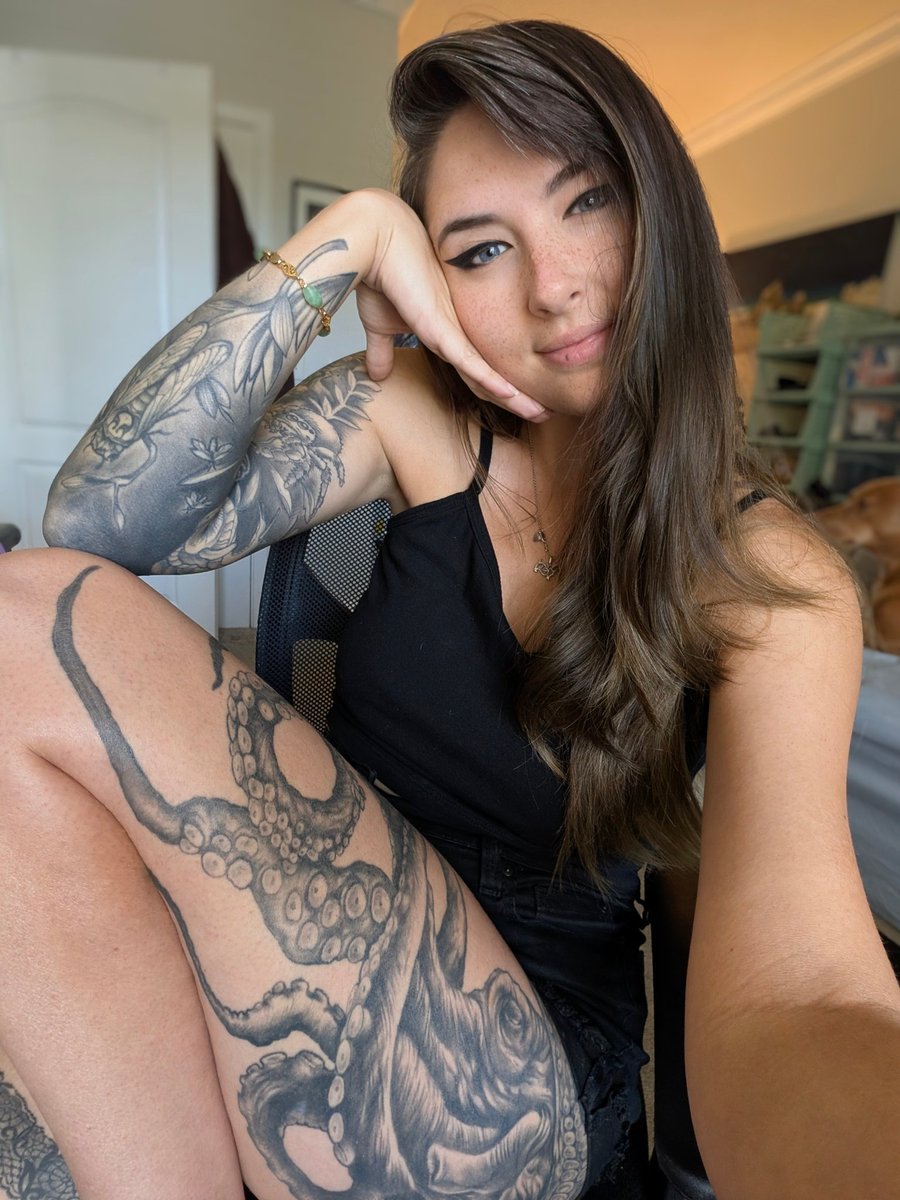 cantarellakissz's tweet image. Do you fw tattoos yes or no?
