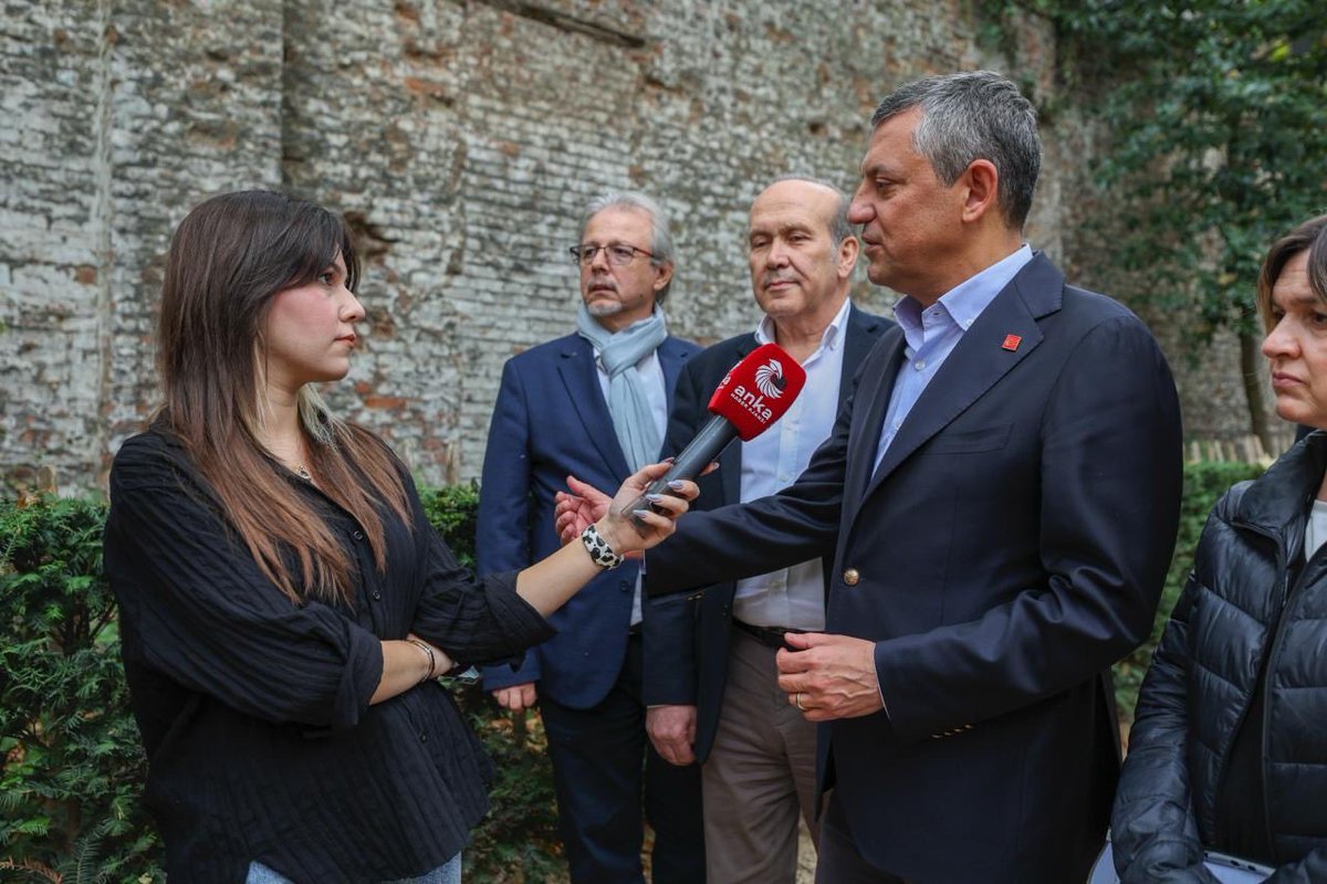 gularasu's tweet photo. CHP Genel Başkanı Özgür Özel, Madrid temasları ardından geldiği Brüksel’de sorularımızı yanıtladı.
🎙️Brüksel mitingi
🎙️Mansur Yavaş hakkında istenen soruşturma izni
🎙️Cumhurbaşkanı Erdoğan’ın “Özel’in özür borcu var” açıklamaları
HABER ⬇️
https://t.co/jaz91R0DIp
@eczozgurozel https://t.co/ix9TxuLA5U