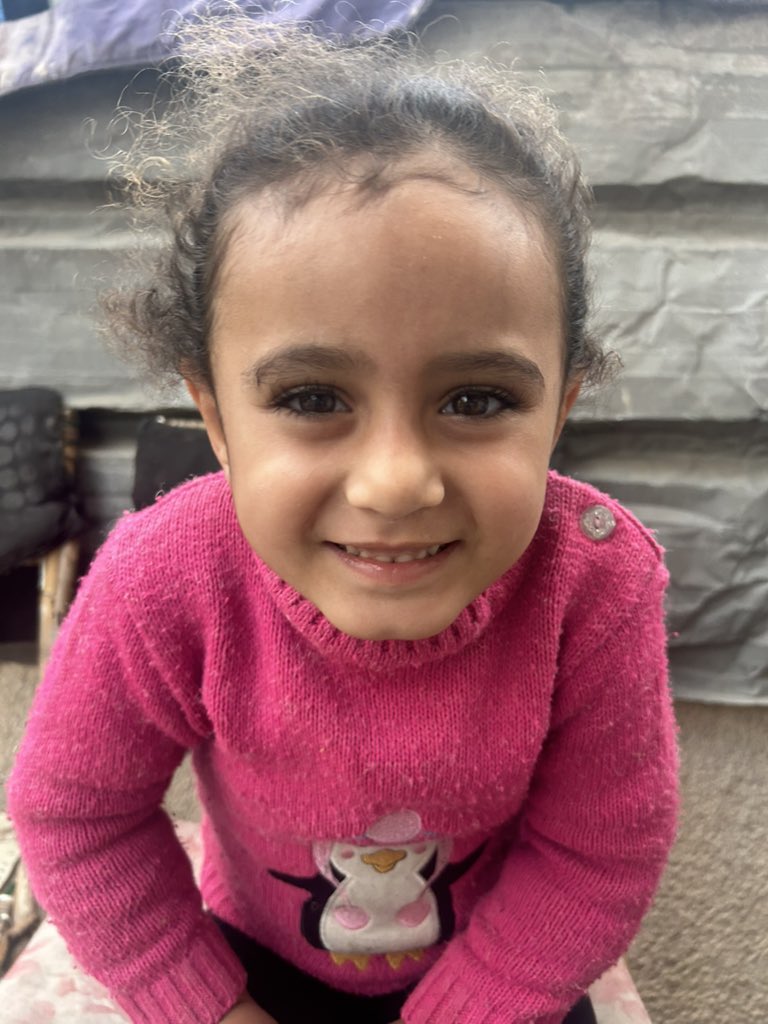 BasharInshasi's tweet image. My name is Rahaf . I don&apos;t need likes, I don&apos;t need views. I just need food 🙏🥺

If you&apos;re browsing, please leave a dot. It&apos;s just a dot

gofund.me/db117389