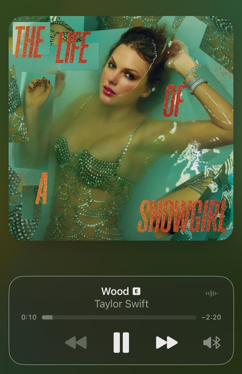 thelifeofhaze's tweet image. Call me Charli xcx cause I'm addicted