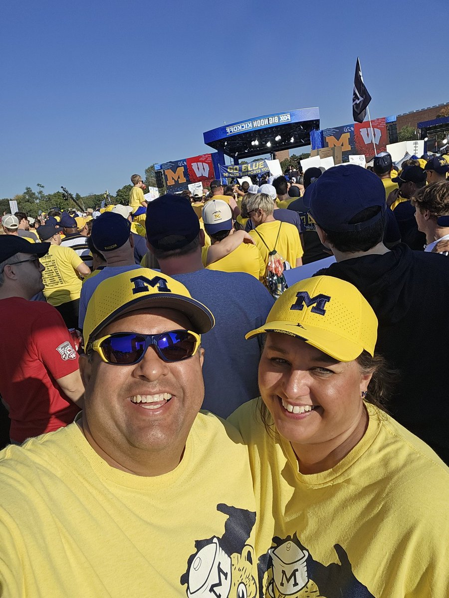 vcoron33's tweet photo. Maize out baby!!
#bighouselive #Hail https://t.co/ybQX8JHRW1