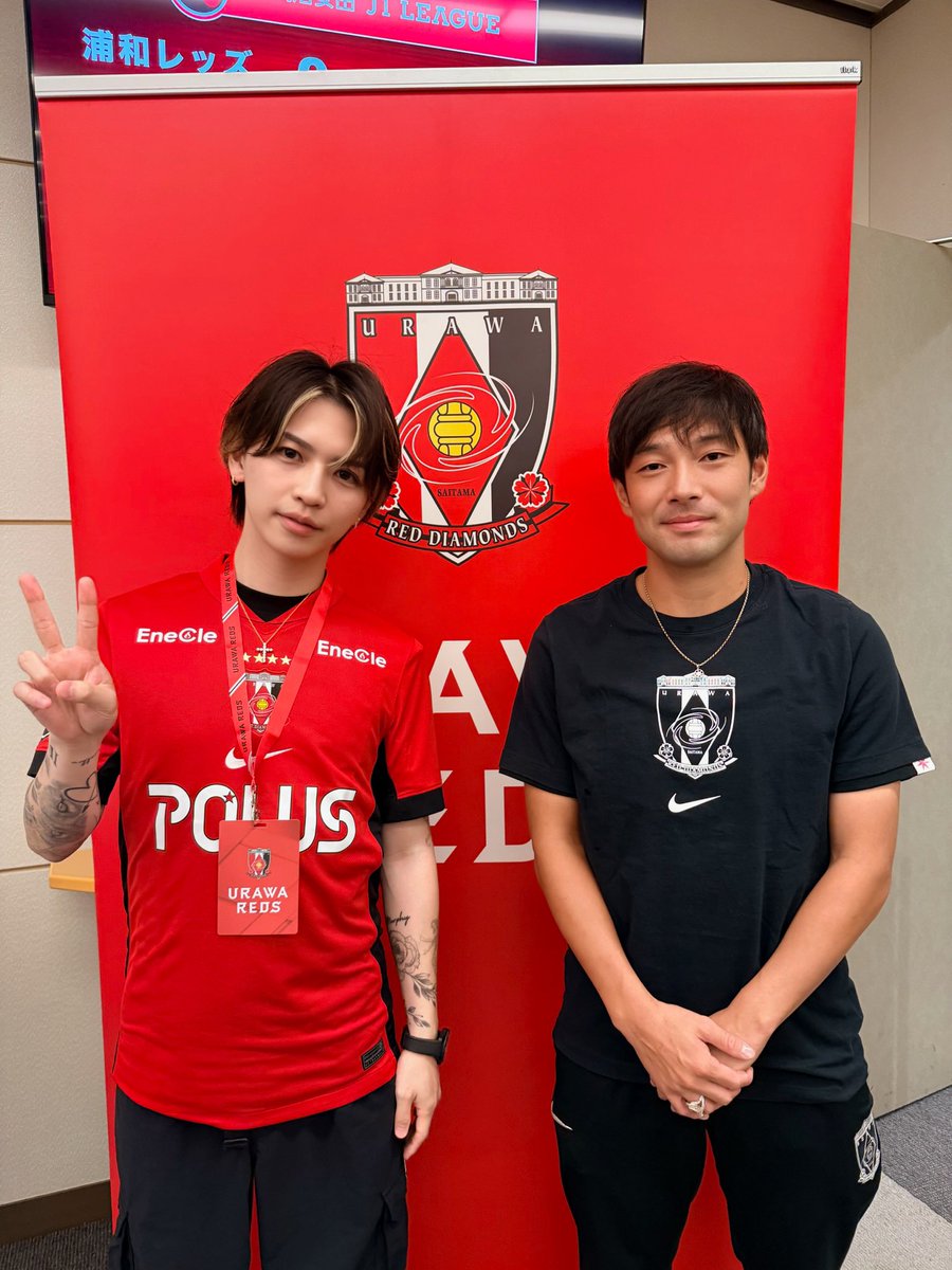 浦和レッズ　長沼　グスタフソン　安居　松本　サイン 浦和レッズ 長沼 グスタフソン 安居 松本 サイン - メルカリ