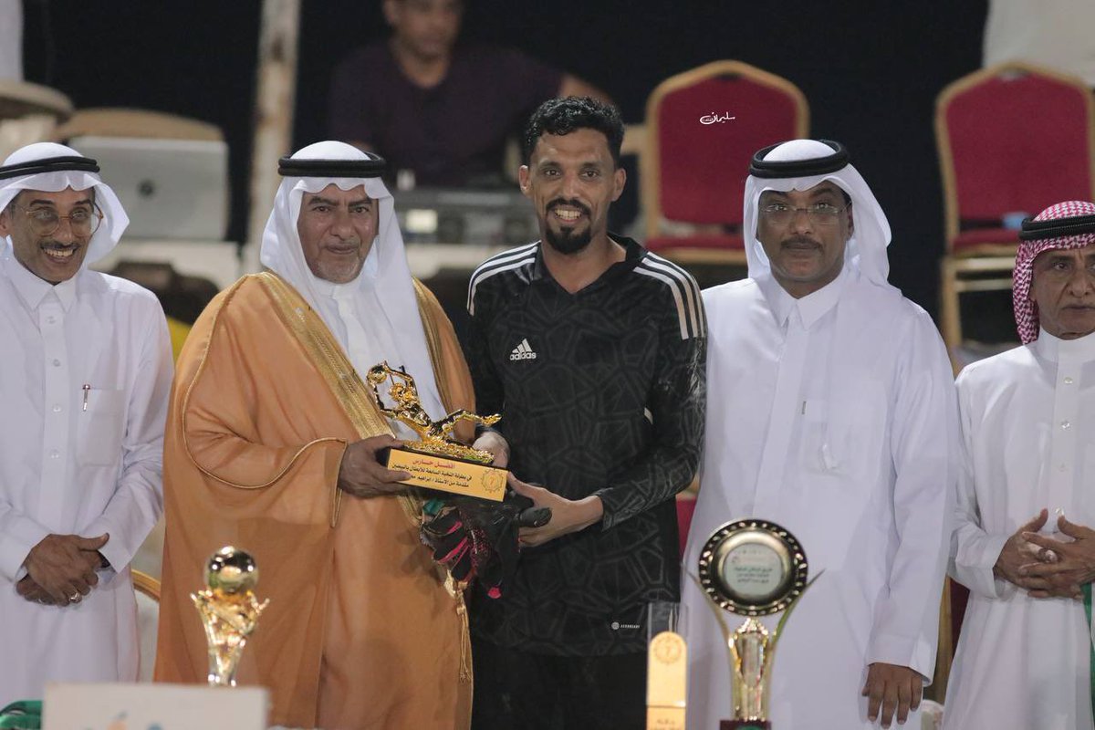 جائزة أفضل حارس..🧤
صالح مشاري (فريق BH القنفذة )

#النخبة_السابعة_للأبطال_بالبيضين 
 #معقل_الأبطال
#القنفذة