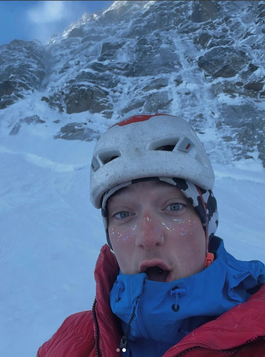 MemoirPlaylist's tweet photo. BREAKING: Fans left horrified as climbing star plummets to death during livestream⤵️⬇️⏬
Balin Miller Fall Death..
🌦️🌦️
https://t.co/iMiXusnTb5 https://t.co/av3bcLkCUM