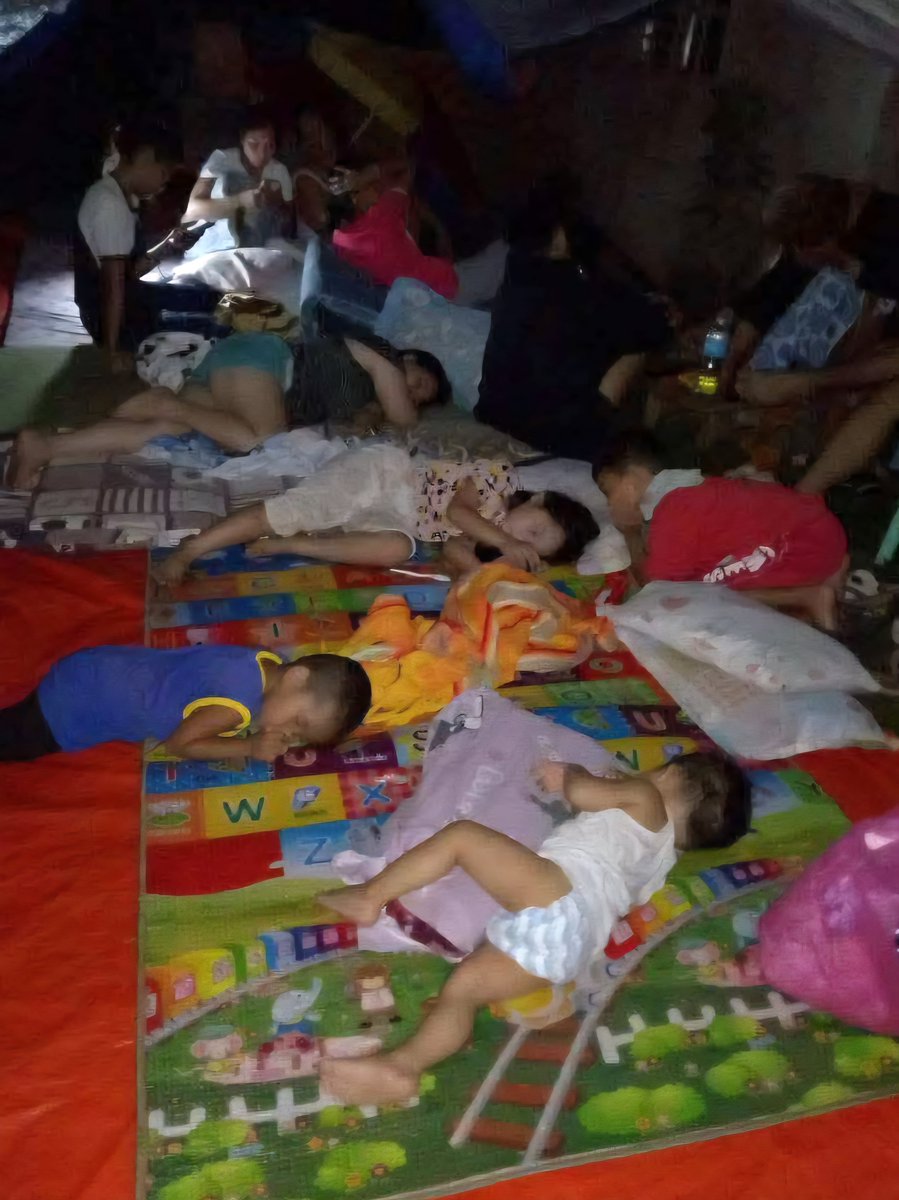 brandontan91's tweet photo. Thank you to those who donated to help with the situation in Cebu, raising over PHP 100k. Transferred the $ to Lucas who will be buying supplies to give to the needy. The road isn't easy for them to travel there, but every effort helps. Will update after the supplies reach ❤️ https://t.co/A8ufdLF5Nn