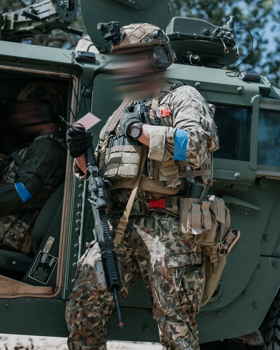 Can we just take a sec to admire that badass new Latvian camo? While everyone else is busy cloning Multicam, it’s refreshing to finally see something different for once