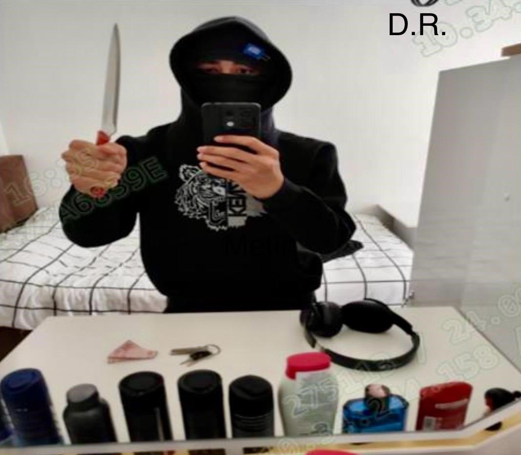 radardanevar's tweet image. 18 yaşından küçük ve IŞİD / DEAŞ yanlısı olduğu tespit edilen iki çocuk, İstanbul&apos;da eylem hazırlığındayken yakalandı.

#ışid #deaş #istanbul #gözaltı