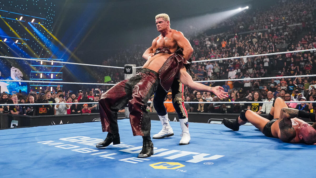 Its_Eleanor's tweet image. I wasn’t 100% sure whether or not Cody Rhodes & Seth Rollins would get physical before their Crown Jewel match and now they have & once again Seth Rollins’ emotions got the better of him.
He spent too long contemplating what to do that it allowed Cody Rhodes to gain the upper…