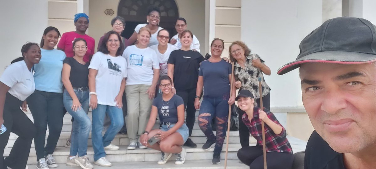 AnaTeresitaGF's tweet photo. Ante el llamado de la dirección del país, la #DGACCRE y @CubaMINREX PRESENTES en las labores de limpieza y saneamiento.

#SiempreMotivados

#CubaVencerá https://t.co/E1T4xrbO9F