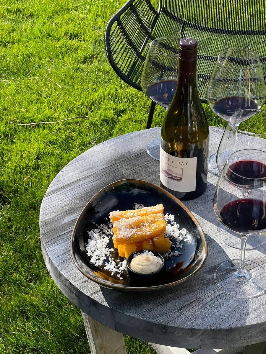 IsadoraReign's tweet photo. 🍷✨ Sometimes the best investment strategy is investing in moments like these - good wine, mountain views, and pure relaxation. The dividends? Priceless memories. https://t.co/MSYHX634oG