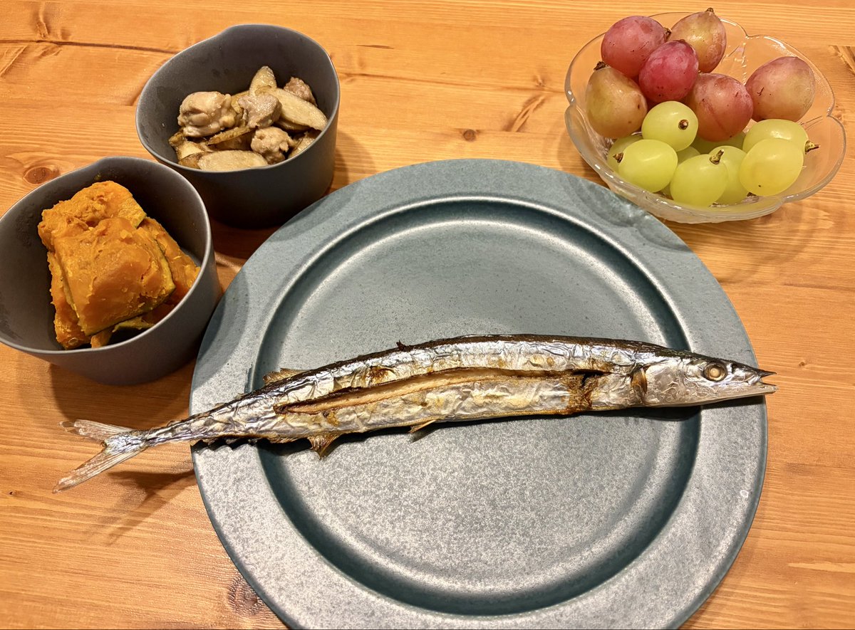 秋刀魚置く向き間違えちゃったけど
ふっくらしてて美味しかった🐟
秋を感じるご飯🍁
#おうちご飯 #X家庭料理部