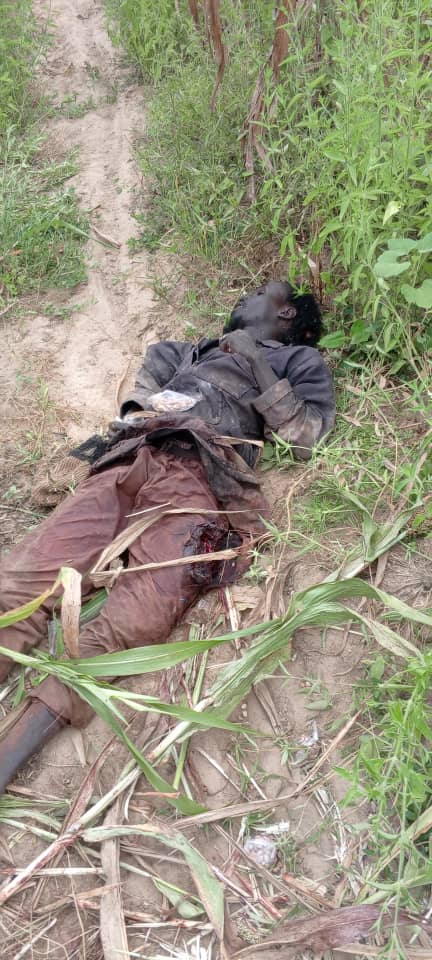 HumanityPurpose's tweet photo. #UPDATE
En images les combatants #BokoHaram tués par les #FDS dans une #embuscade au petit matin aujourd'hui 04.10.2025 dans les environs de #Ziziya.
Ils auraient été pourchassés par les #COVI de #Kourgui où ils ont tenté et échoué un #enlèvement.
@HonneurFidelite @ElogeEt @hrw https://t.co/4xHTww1xve