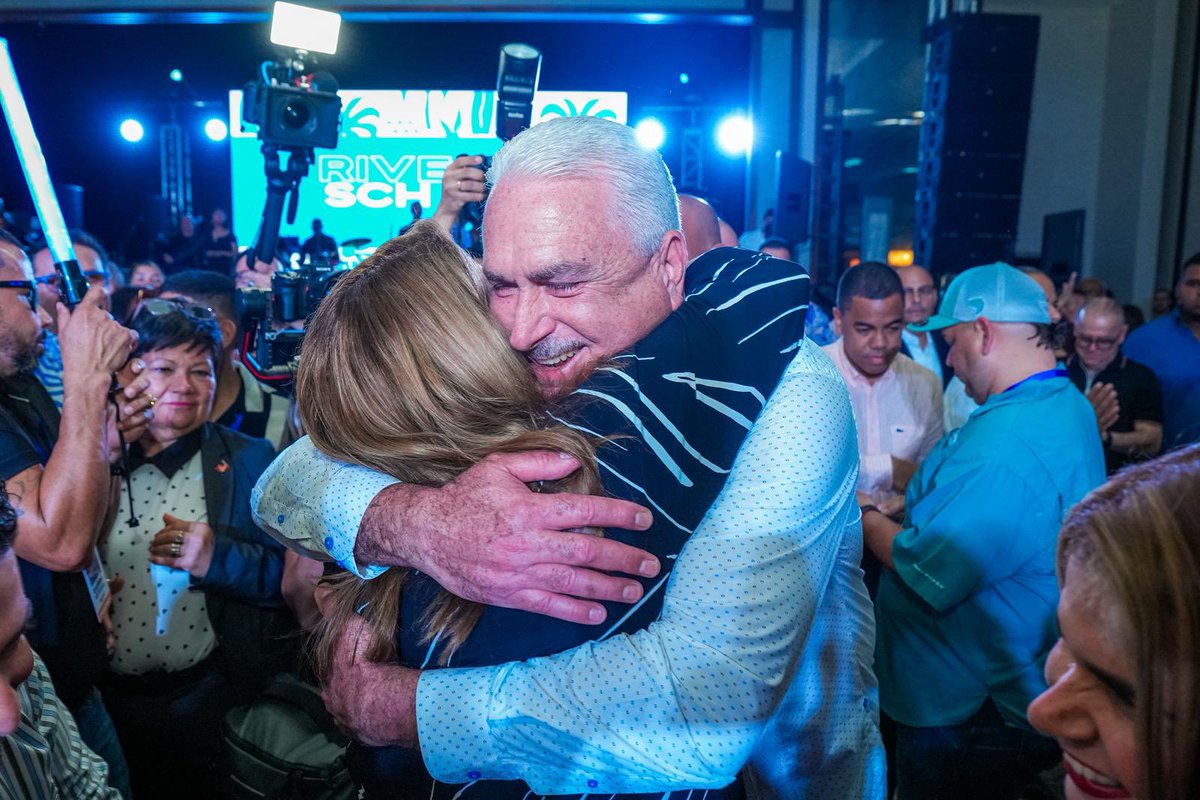 trschatz51's tweet photo. ¡Gracias! 🌴🌴🌴

Todo un éxito el Tiburón Fest, en la Convención del Partido Nuevo Progresista, junto a Jenniffer González, legisladores, alcaldes y todos los estadistas y novoprogresistas.

Gracias por el cariño y la unidad. 

#PNP #TiburonFest #Unidad #Convención https://t.co/LRmdyg4jif