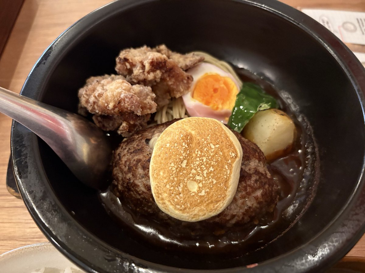 oishigohanto's tweet image. 山本のハンバーグ 中目黒食堂

山本のハンバーグ

初めてだったので、お店の名前を冠するメニューを頂きました
好みとしては、シンプルなもので良さそうだなと感じたので次の機会のため残しておこう

#ハンバーグ