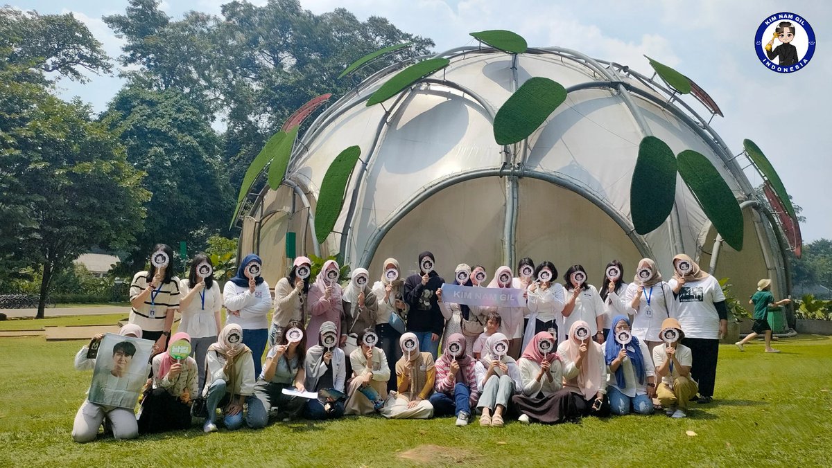 kimnamgil_id's tweet photo. Terimakasih banyak Namgilholics Indonesia yang udah ikutan piknik seru hari ini,  stay healthy and happy ya! sampai ketemu di event selanjutnya 😍🤗🙏🫶

#KimNamGil #Namgilholics #NamgilholicsIndonesia #kimnamgil_id https://t.co/GHSdq7H6h5