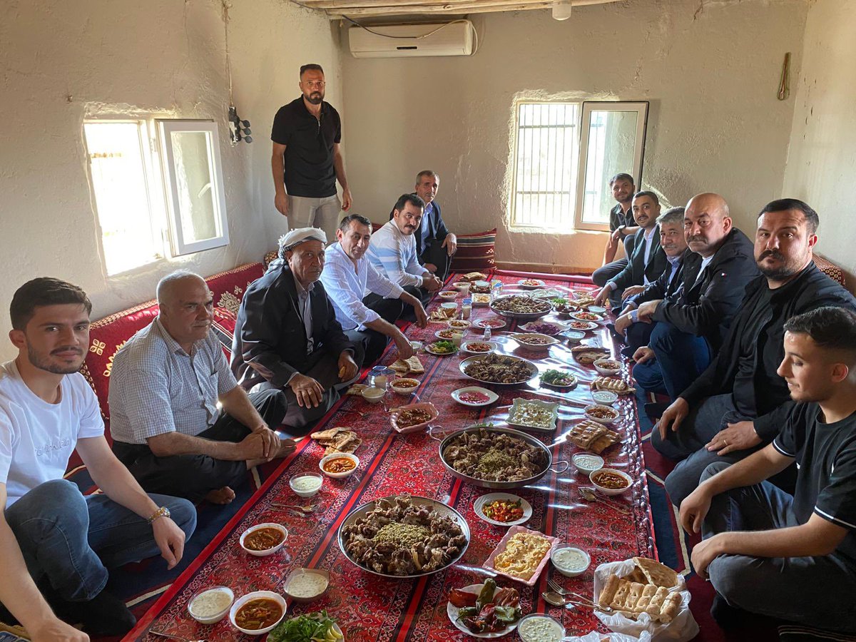 Karakeçi Kırsalımızda Sn.Eyüp YILDIZ bey in Hanesine misafir olduk…

Nazik misafirperverlikleri adına teşekkür ederiz… <a href="/E_SemihYalcin/">E. Semih Yalçın</a> <a href="/profzuhaltopcu/">Prof.Dr. Zühal TOPCU</a> <a href="/ismailozdemirrr/">İsmail ÖZDEMİR 🇹🇷</a>