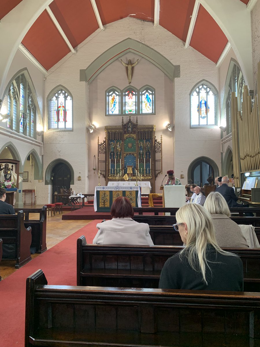 mikea1108's tweet photo. At Holy Trinity Blackley for the Society of Mary October Devotion https://t.co/vP3GwDRrCm