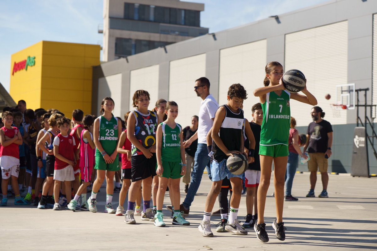#3x3Ahorramas: Después de una mañana llena de alegrías y mucho baloncesto, culmina con éxito este torneo de pretemporada ⛹🏻‍♀️⛹🏻‍♂️ en el <a href="/Ahorramas_com/">Ahorramas</a> de Villaverde.

📸 <a href="/OscarRibasT/">Oscar Ribas Torres</a>