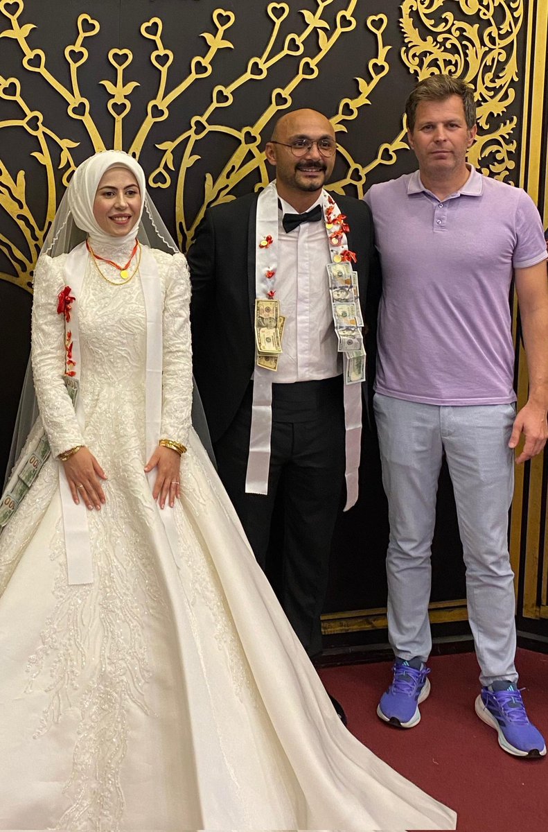 Bağcılar #İtfaiye Grubundan üyemiz Volkan EYRİCE’nin nikâh merasimine katılarak mutluluklarına ortak olduk. Kendilerine ömür boyu mutluluklar ve iki cihan saadeti dileriz.
#İMED YÖNETİM KURULU