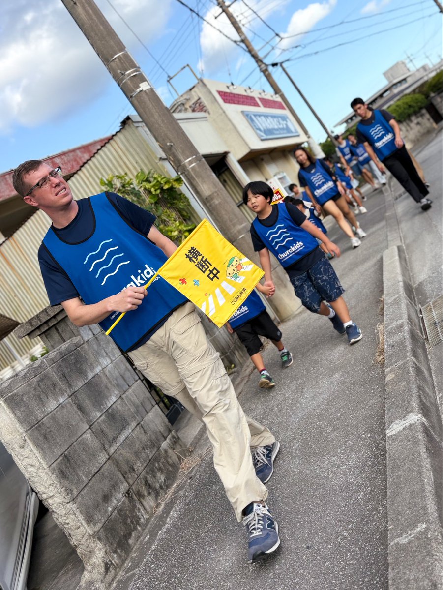 churakids's tweet photo. 今日は地震と津波を想定した避難訓練を行いました。ビデオ学習やクイズ、避難ルートの確認などを通して「自分の命を守る行動」を学びました🌏✨ 避難ルートとして泡瀬第一自治会の皆さまにもご協力いただきました。ありがとうございました！ https://t.co/FYCe5Kn4Dw