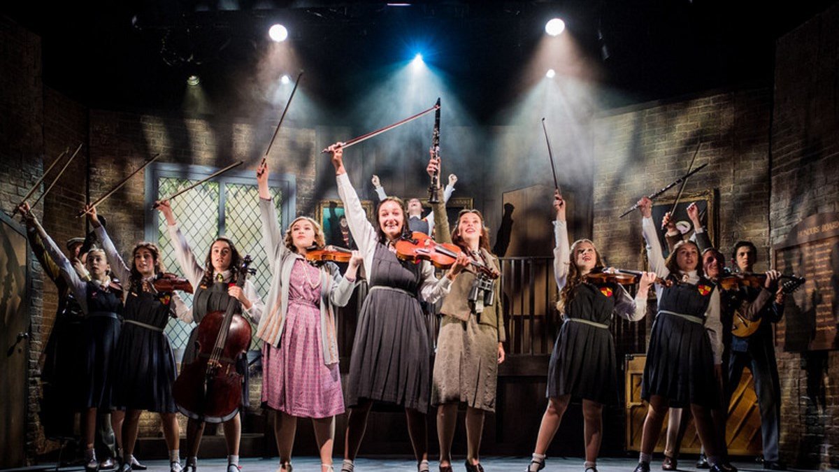 The new academic year is upon us and with that means a whole load of young ones ready to start thinking about applying for #dramaschool... but where do you start? 🤔

Why not try our "Top Drama Schools in the UK" list to spark some inspo!

dramaclasses.biz/18-top-drama-s…

#dramaschools