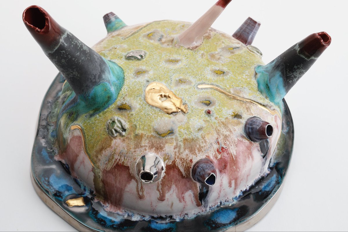 cow7uka's tweet photo. 浮き島
〈Floating island〉
W250×D230×H180 (mm)
2025
Porcelain , glaze, gold, platinum
photo by Takeru Koroda
#art #artcollection #sculpture #ceramique #ceramic
#アート #porcerain #artpieces
#yukanishihisamatsu https://t.co/QMXECAJYsI
