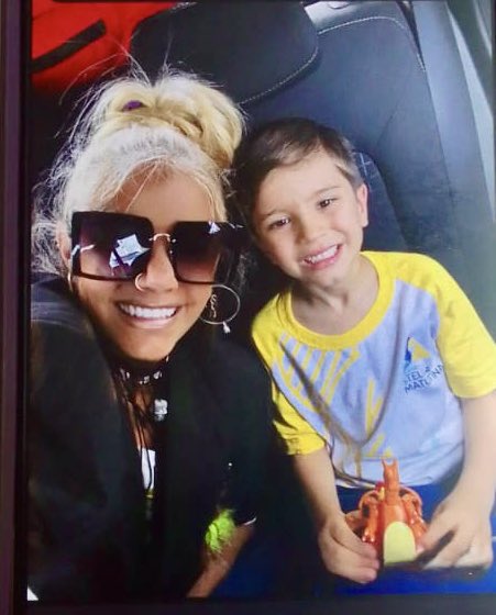 Juntinhos  com charizard pokemon indo pro  colégio 🥰