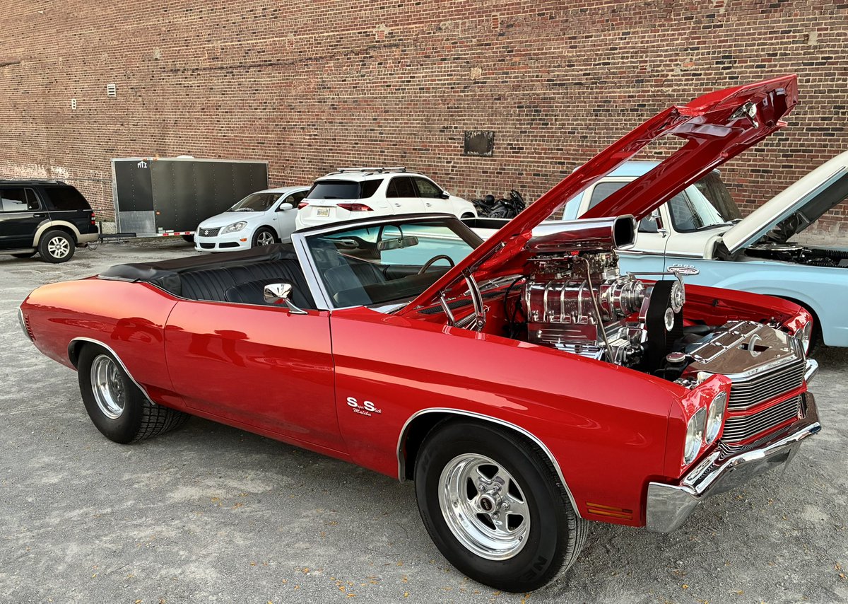 PatrickB999's tweet photo. Some car business at #Superfly #CantonFirstFriday #MinervaMotorClub Thanks to @CasualBantam for the encouragement https://t.co/p5quvXu8sp