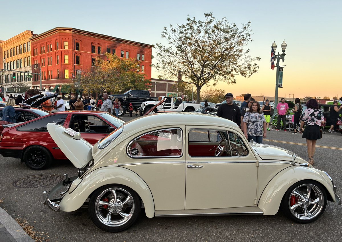 PatrickB999's tweet photo. Some car business at #Superfly #CantonFirstFriday #MinervaMotorClub Thanks to @CasualBantam for the encouragement https://t.co/p5quvXu8sp