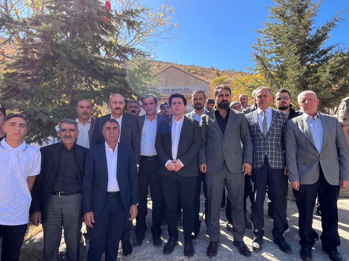 Daltepe ve Kalkancık köylerimizde 4 Ekim 1993 yılında bölücü terör örgütü PKK'lı teröristlerce katledilen çoğu çocuk, kadın ve yaşlı 37 vatandaşımızı dualarla andık.
Şehitlerimizin ruhu şad, makamları cennet olsun.🇹🇷