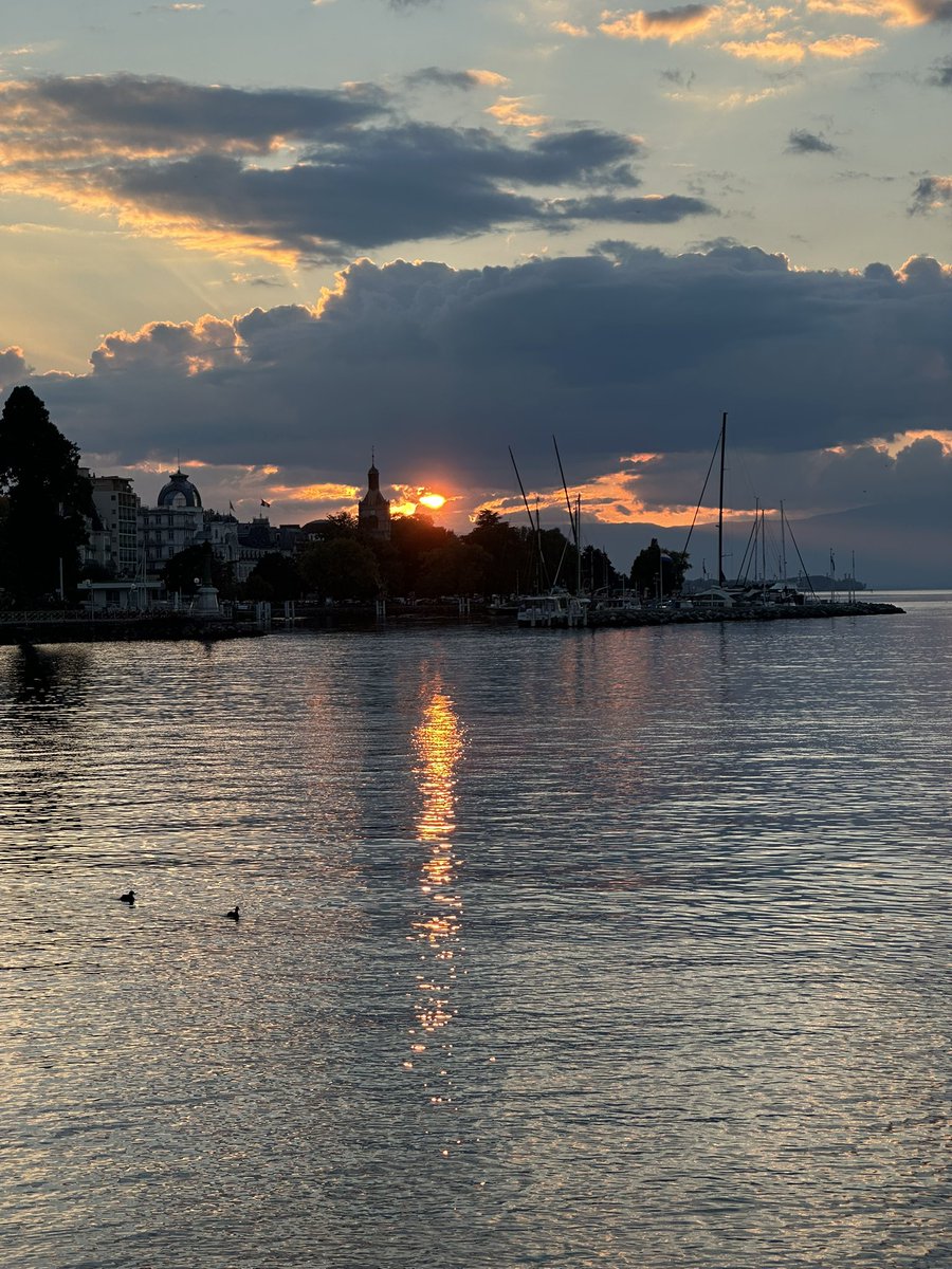 _unsend_'s tweet photo. How many sunsets did we miss? https://t.co/juEqWINAuj