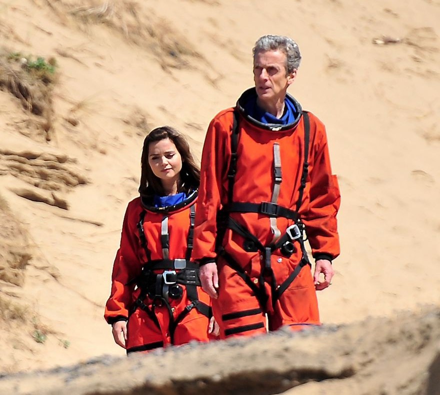brinatello's tweet photo. My top fave bts with #PeterCapaldi (#TwelfthDoctor) and @Jenna_Coleman_ (#ClaraOswald) from the #DoctorWho ep #KillTheMoon: Filming in Lanzarote, Canary Islands (moon scenes) and Aberavon Beach, Wales. Paul Wilmshurst: https://t.co/mxJ4JK0l4o Wales Online: https://t.co/ALJEw08gWr https://t.co/Sx79dLJiFj