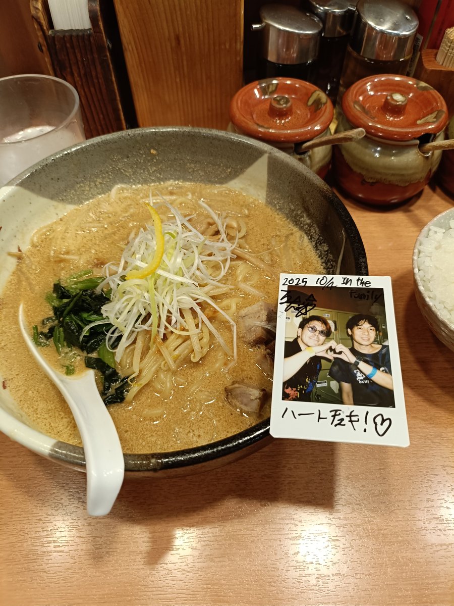 syl4179's tweet photo. ロックフェス後のチェキ飯🍜

ちなみにワタクシは女性とのハートチェキは頑なくらい基本お断りしています！
#ITFF2025
#INGloud https://t.co/xiVVX3E4EH