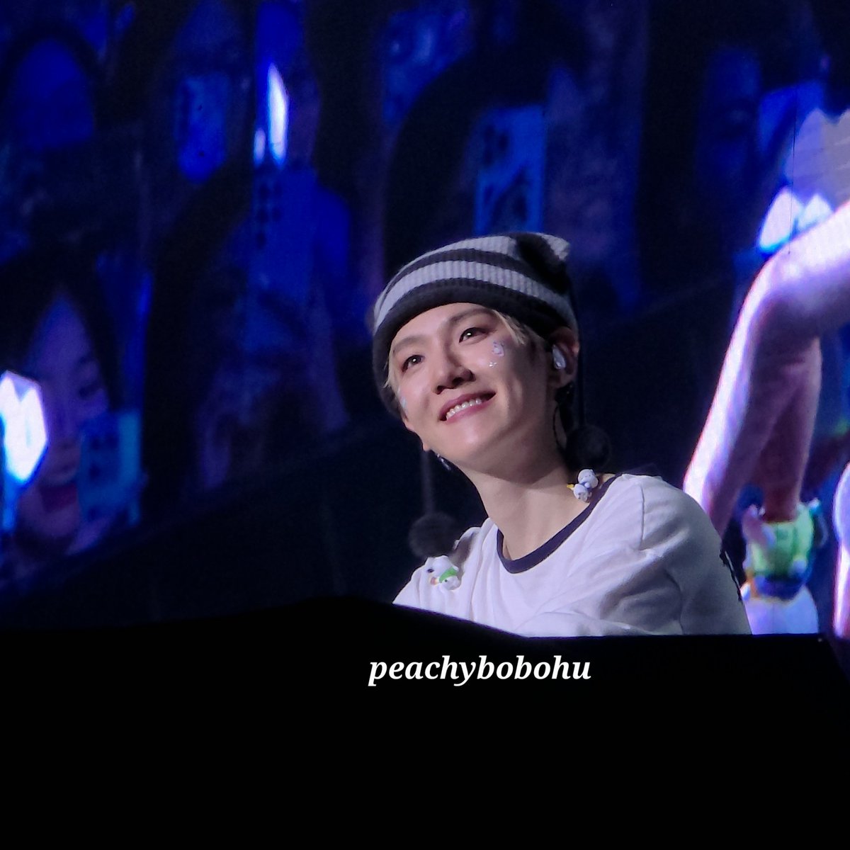 i hope you always have a reason to smile like this, baekhyunee 🥹