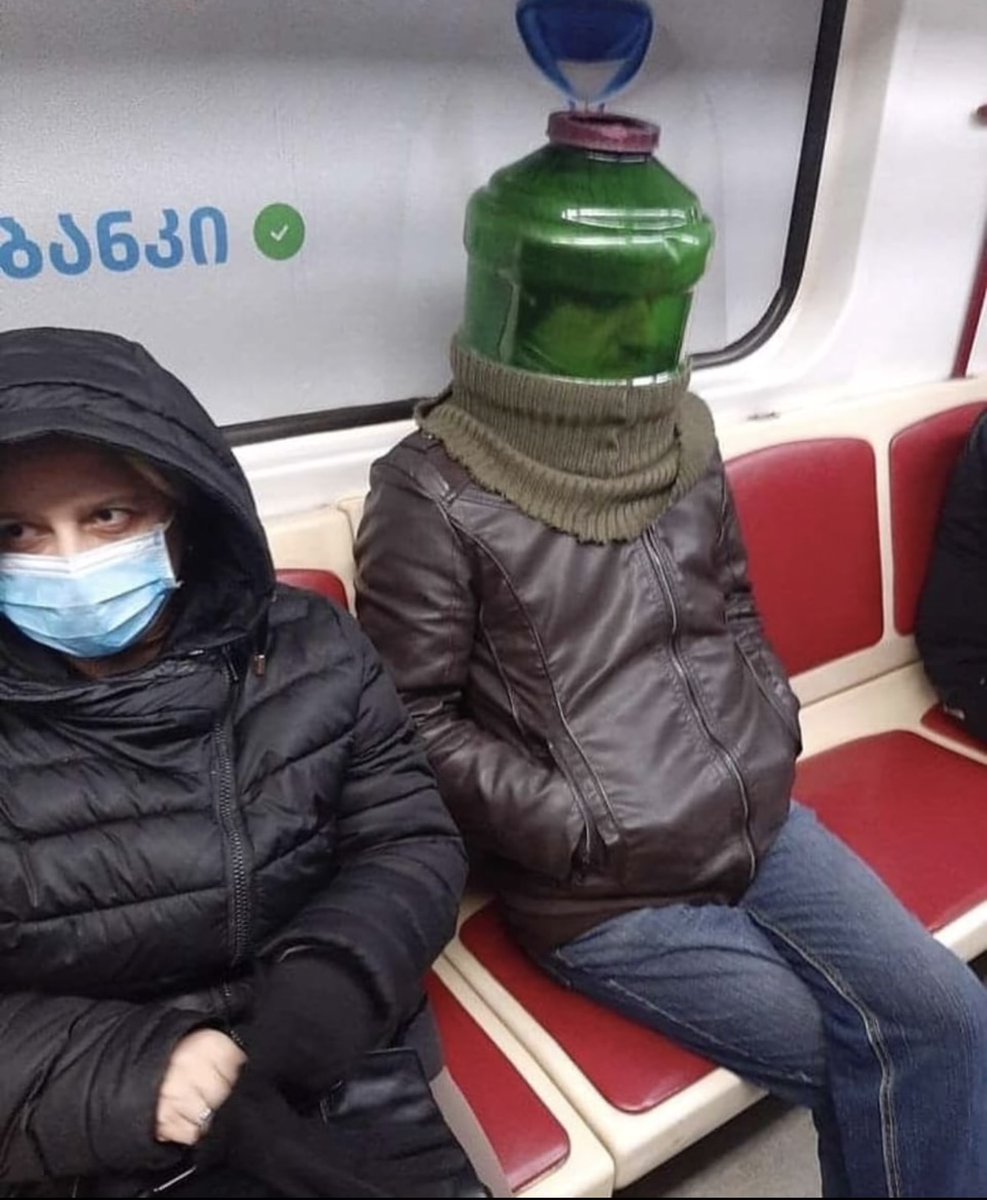 y2kcoder's tweet image. Throwback to 2020, when the masks were scarier than the virus
source: reddit.com/r/HistoricalCa…