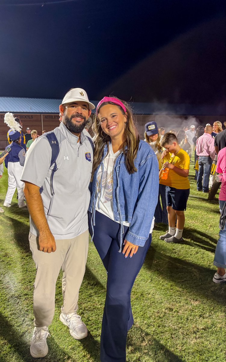 Jackets are 5-1 🐝💙✨🏈🫶🏼 <a href="/AustinOliver7/">Austin Oliver</a>