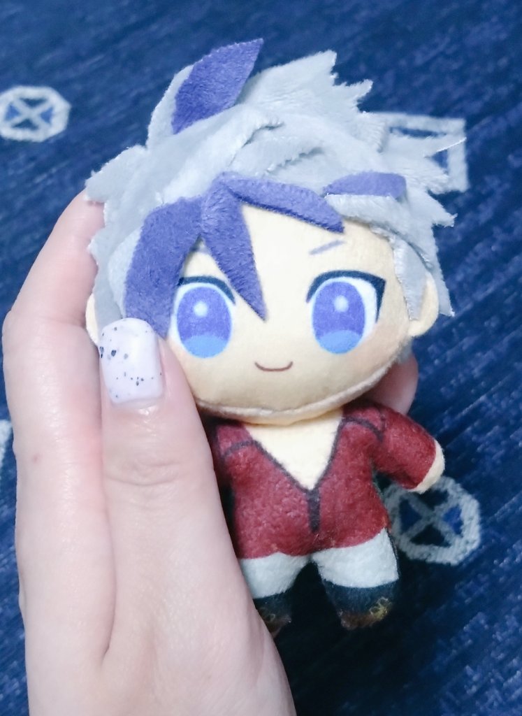 みてみてみてみて
この世界にバルトロメイぬいが…バルトロメイぬいが誕生してる😭
かわい…かわいい…隊長はぬいになっても可愛い🤣❤️❤️❤️
お誕生日プレゼントで隊長ぬいもらったの😭💕
カフェで嬉し泣きした（ガチで）