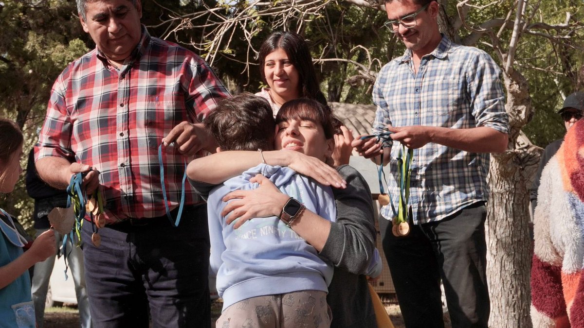 LetiEstevesNqn's tweet photo. En el marco de un nuevo aniversario de la Pisci, realizamos una nueva promesa ambiental. 🌿

Generamos conciencia ambiental y nos divertimos con los más chiquitos ❤️ https://t.co/SMyyEl0lxT