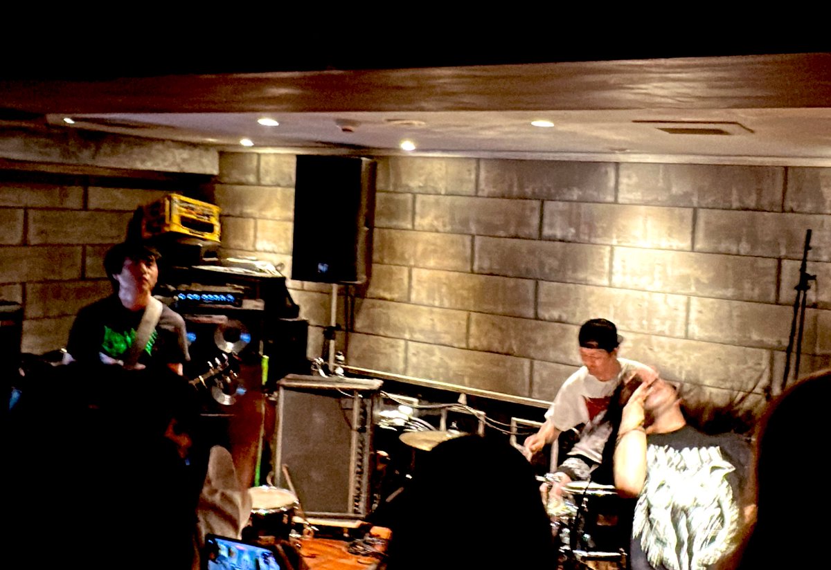 nbykisk's tweet image. 20251004  Mortify @  西荻窪Pitbar
最初の出音から地獄のHM2リフと代理Vo死肉氏の異常すぎるテンションに会場雰囲気一変。Drキクチ氏もセットが変わったのかいつもより軽快でよかった
#DesolateSphere
#mortify
#Bafomet
#BlackPestilence
#Hedonist