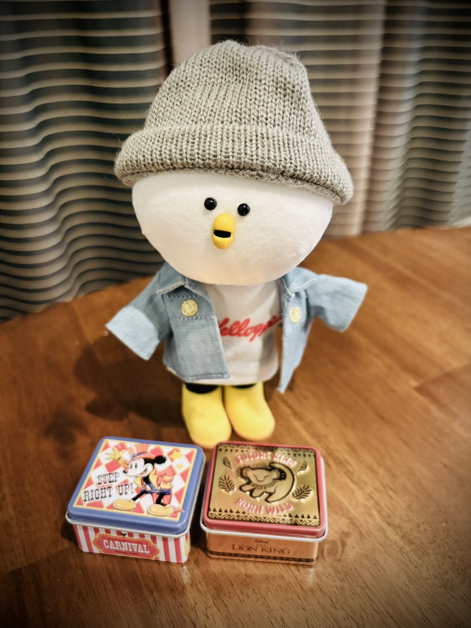 セリア✨ I found this pin at Celia that you can put rings on the wall