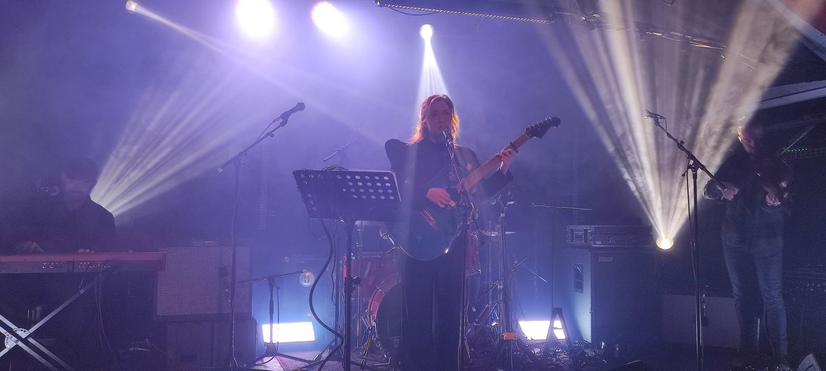 1000GigGuy's tweet image. My Day2 at @IrlMusicWeek(HWCH)25!
Saw another 7 acts
My top 3 faves!
-#THEATRE I&apos;ve said it before,these are the ones to watch out for! Sound amazing &amp;amp; top live!
-#DeliveryService Excellent 90s female-fronted inspired alt-rock
-#BLÁNID @iamblanid A perfect indie-folk performance!