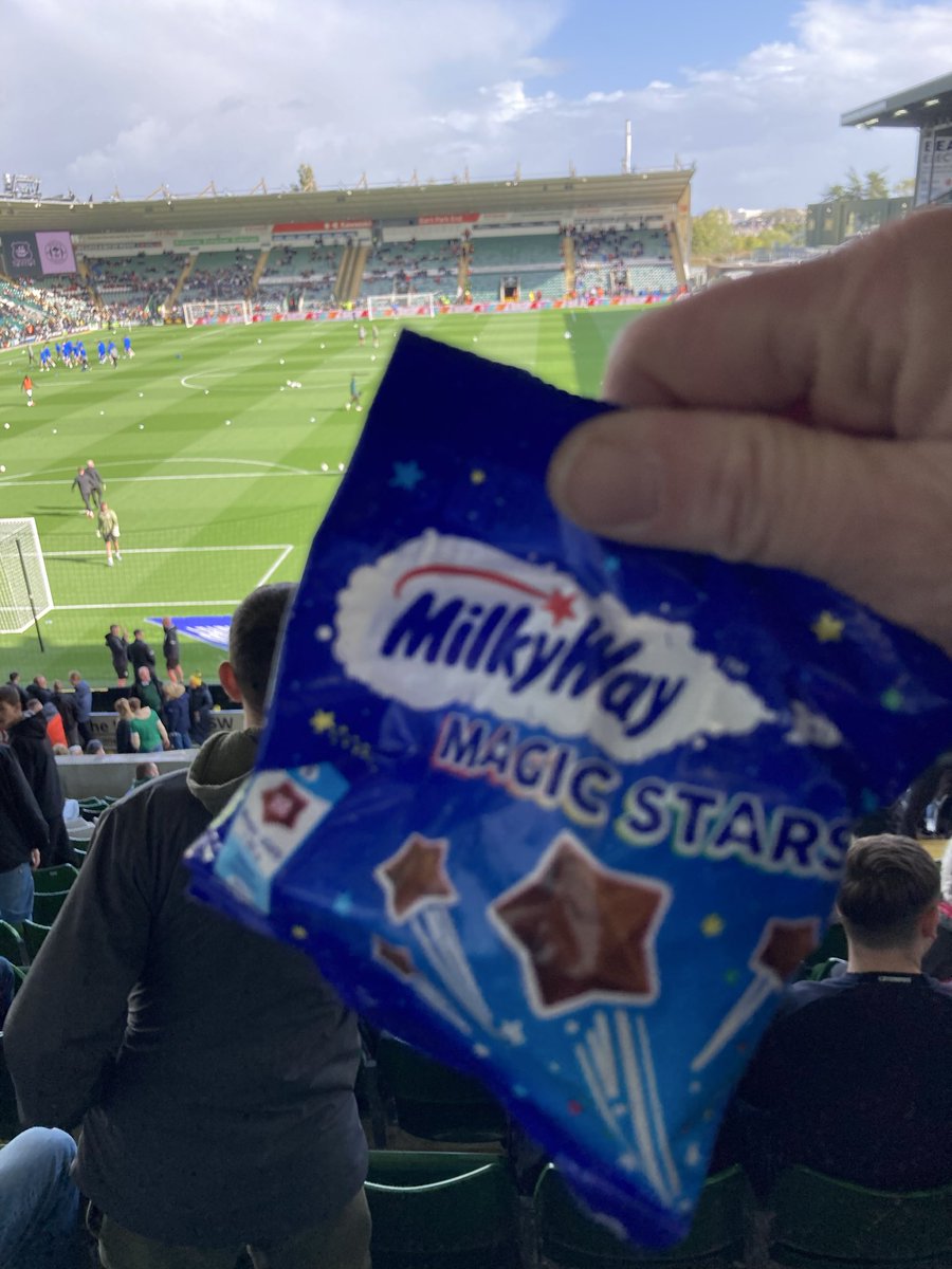 Squeeze_85's tweet photo. Pre match snack.
Half went on the floor when @injuredturtle made me jump though.
#PAFC #SnackLegend https://t.co/2bmWnv5BfS
