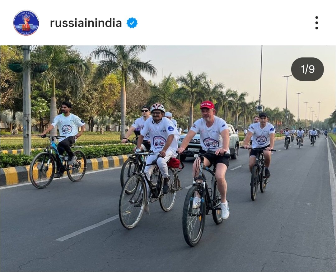 रशिया के राजदूत के साथ साइकिल चलाते हुए बिहार का रतन रंजन।

आ बे बेवड़े कहां हैं तू