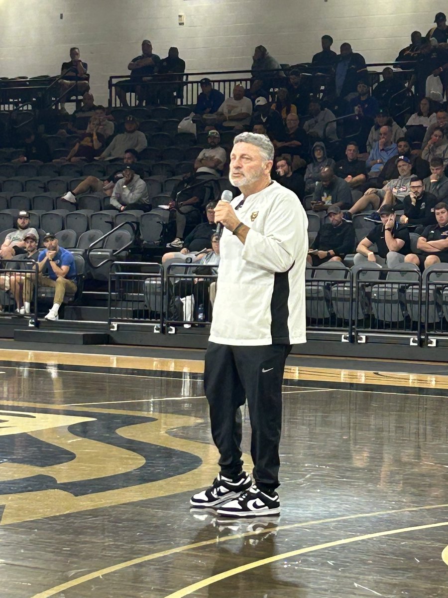 Greg Kampe on how to play the Oakland zone.