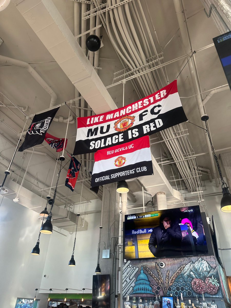 RedDevilsDC's tweet image. Doors are open at Solace Outpost (Navy Yard)! 🍻

Grab your seat, grab a pint, and get ready to roar the lads on as United take on Sunderland.

⚽ Kickoff: 10:00am
Let’s bounce back and finish strong before the break. 🔴⚪⚫

#MUFC #RedDevilsDC #UTFR #GGMU @SolaceBrewing